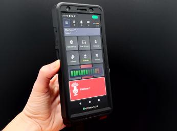 En tålig Smart Ex03 ATEX 5G-smartphone används med GroupTalk-appen