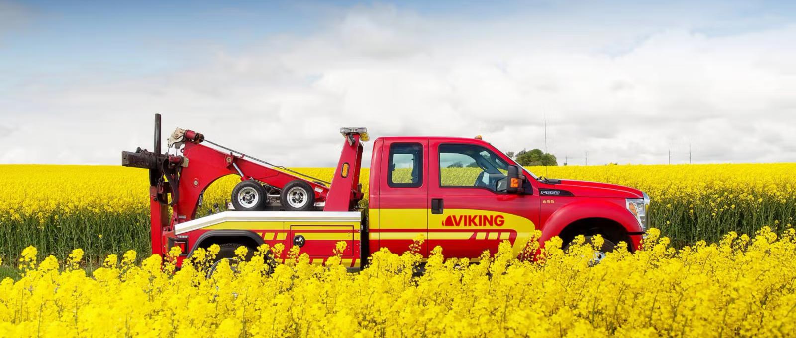 Viking assistans bil på en väg