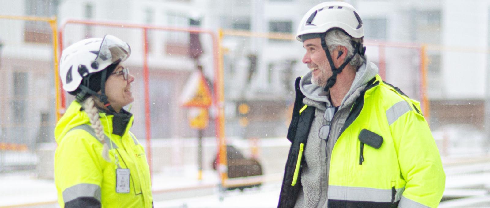 arbetsteam använder push to talk teknik i mobilen