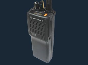 Gammal och föråldrad Motorola-radio.
