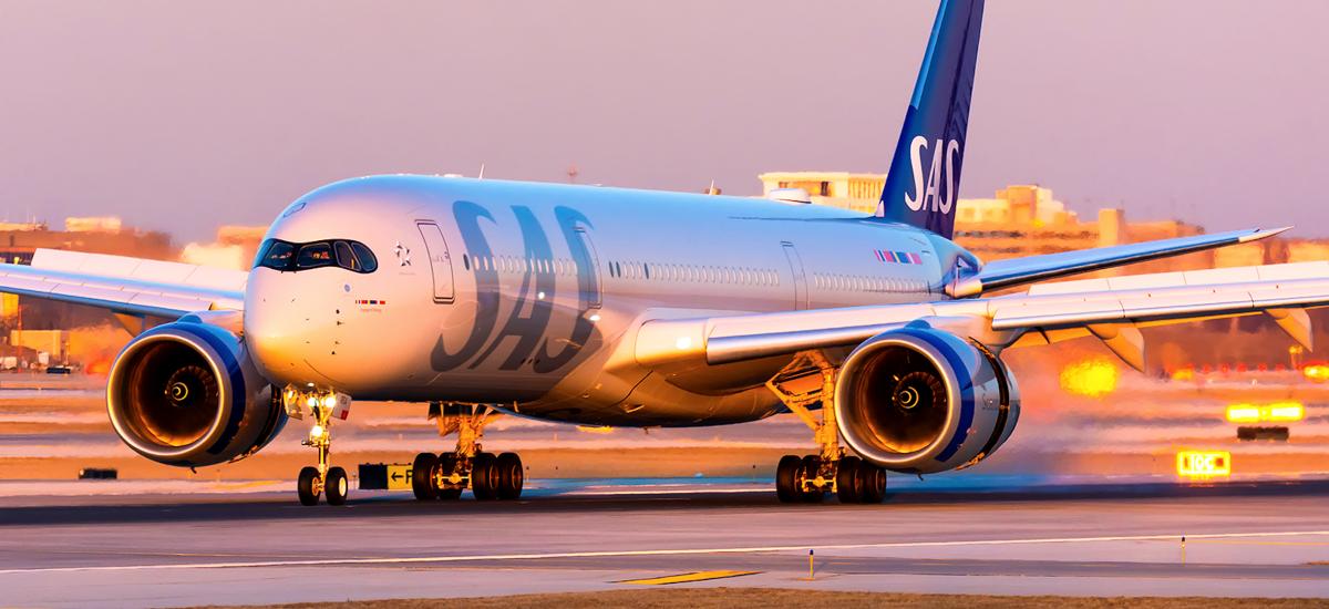SAS-flygplan på Arlanda flygplats i Sverige.
